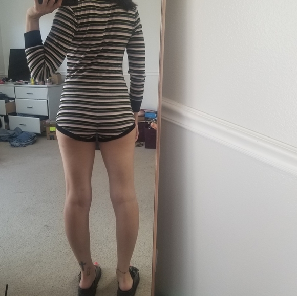 ✖️SOLD✖️Cute striped velour romper - Picture 4 of 6